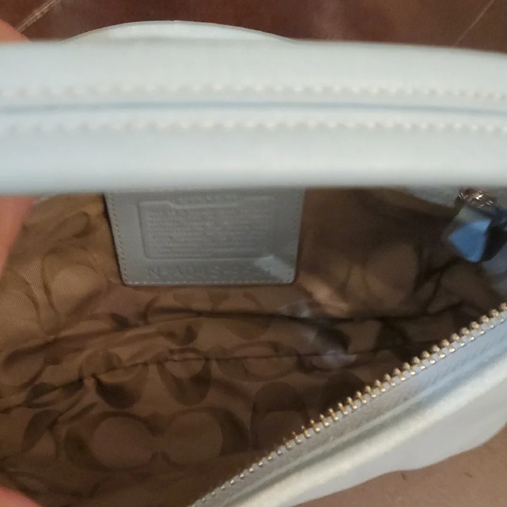 ONE DAY SALE GuC COACH Elegant Sky Blue Hobo Bag - Picture 8 of 8